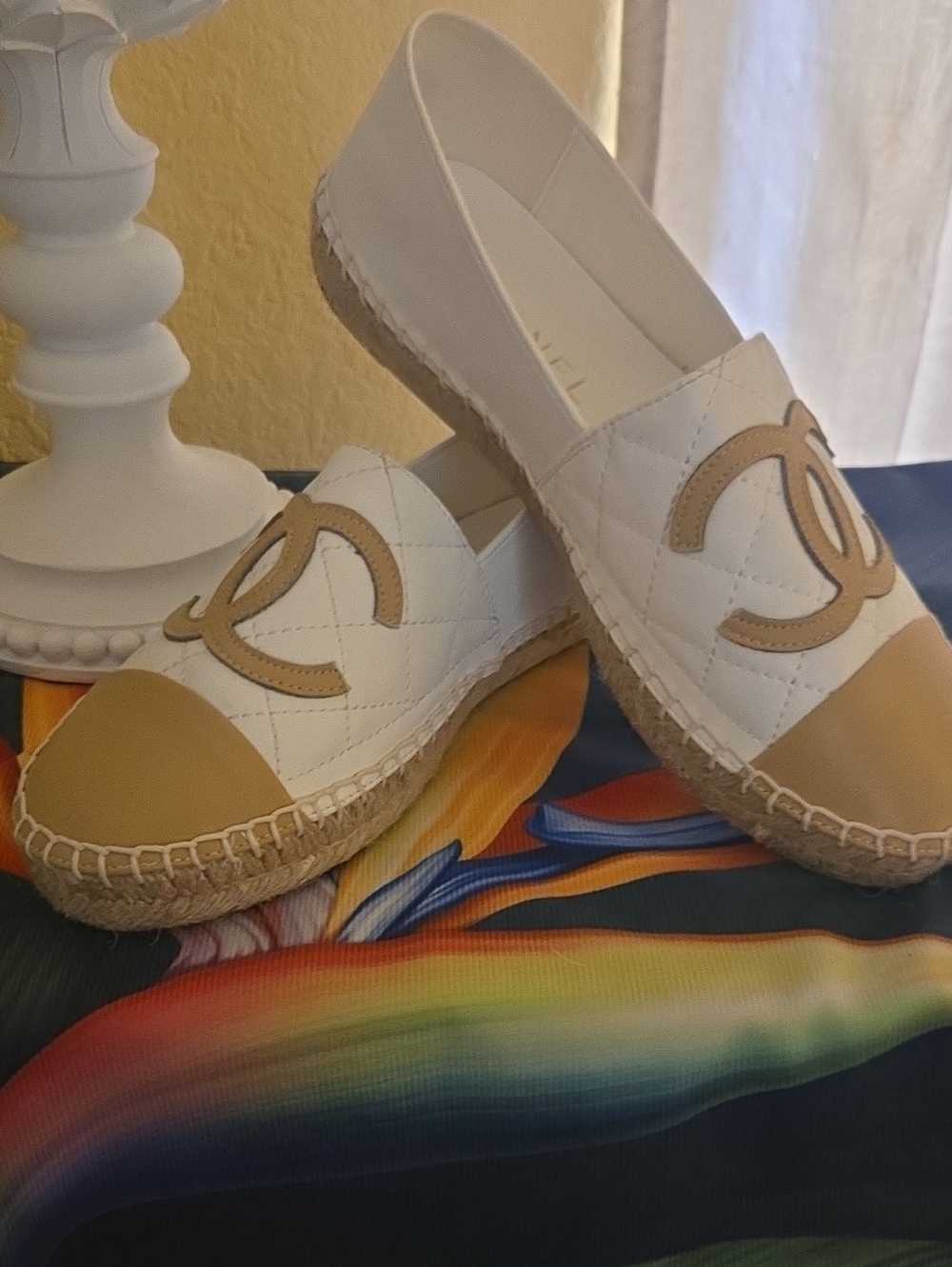 👡White And Beige Slip Loafers
